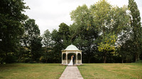 brideandgroom-pergola-photo-weddingphotographer-astonhall-sheffield-yorkshire