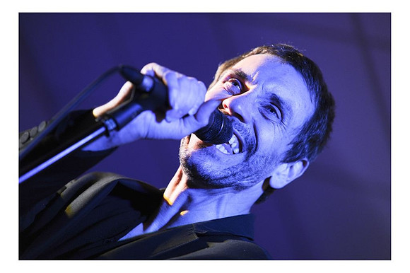 Julian Jones with acoustic angels at Sheffield Park Hotel