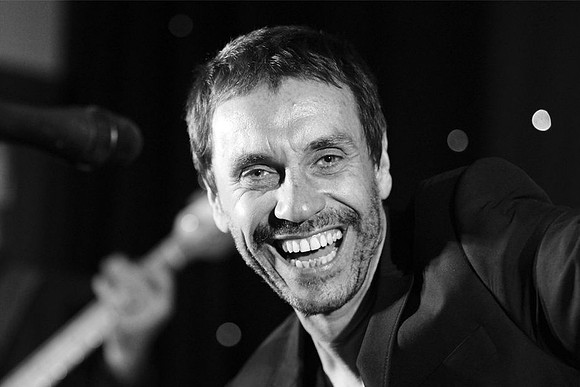 Julian Jones with acoustic angels at Sheffield Park Hotel