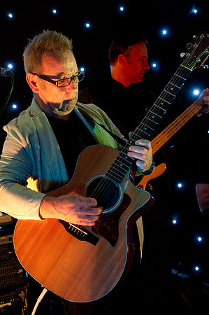 Carey Bayliss with the Acoustic Angels at Sheffield Park Hotel