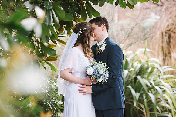 documentary-wedding-photography-york-newly-married-couple-candid-kiss