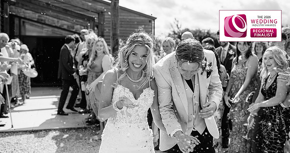 chesterfield-stretton-manor-barn-wedding-photography-confetti-blackandwhite