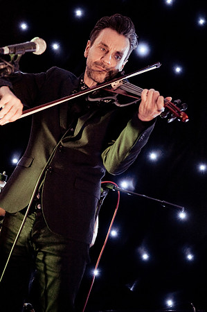 Julian Jones with acoustic angels at Sheffield Park Hotel