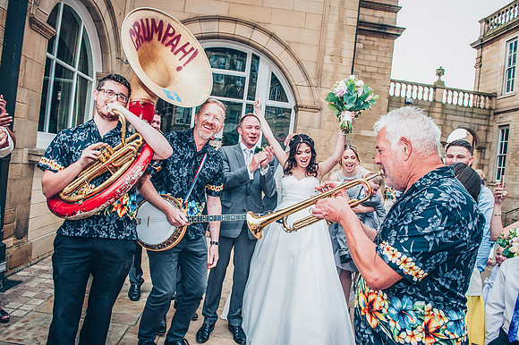 sheffield wedding photographer picture of bride and groom in leopold square