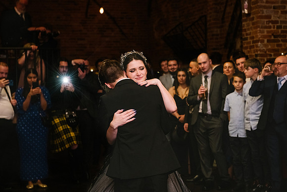 donington-park-farmhouse-leicestershire-wedding-photography-first-dance