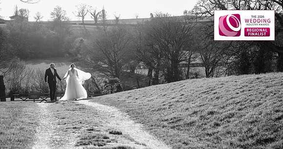 bride-and-groom-white-hart-inn-derbyshire-wedding-photographer