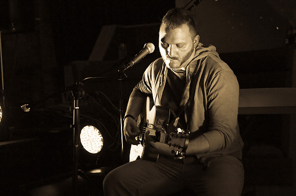 Robert Grayson performing at Harrisons Music Bar in Sheffield